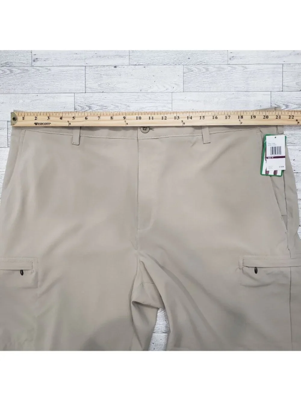 Izod Golf Cargo Shorts Swing Flex 9" Stretch 6 Pocket Khaki Mens Size 42 NWT $70 - Picture 8 of 10